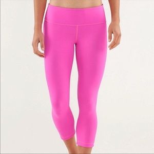 NEON PINK - LULULEMON WUNDER UNDER CROP